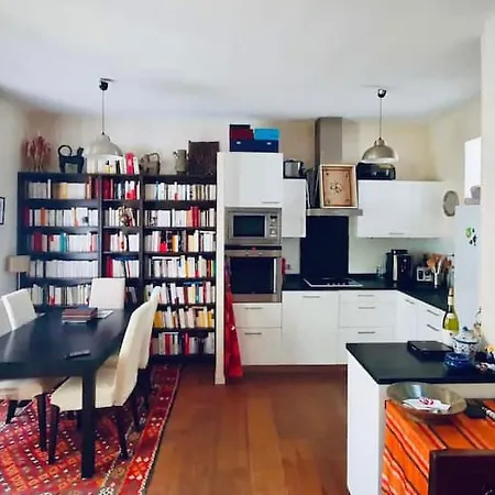 Guest house Private Parisian Home W/ Outdoor Space 4*