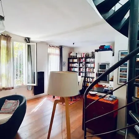 Private Parisian Home W/ Outdoor Space Guest house Paris